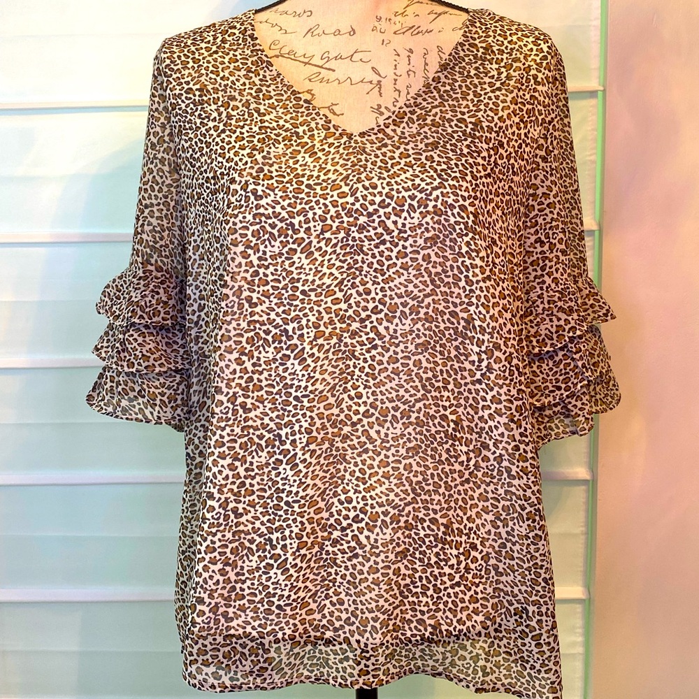 Jodifl V neck short sleeve animal print top